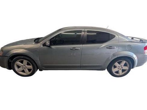 Used 2008 Dodge Avenger R/T FWD image 2