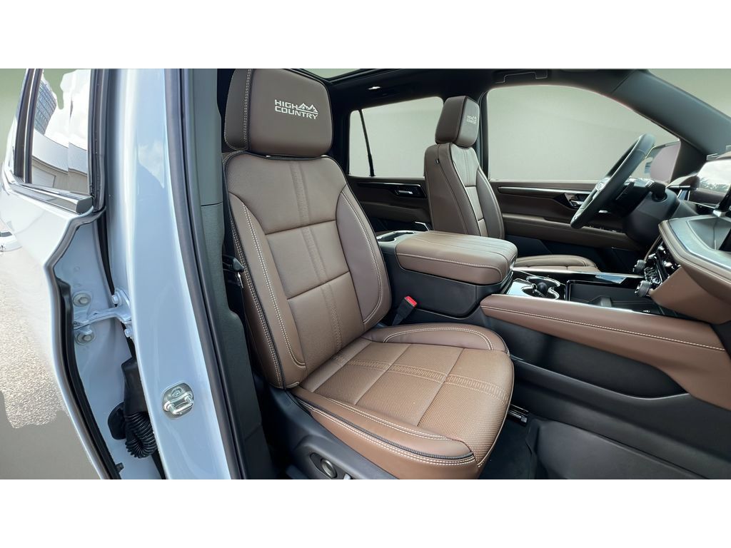 New 2026 Chevrolet Tahoe High Country w/ Sun And Tow Package AWD/4WD image 32