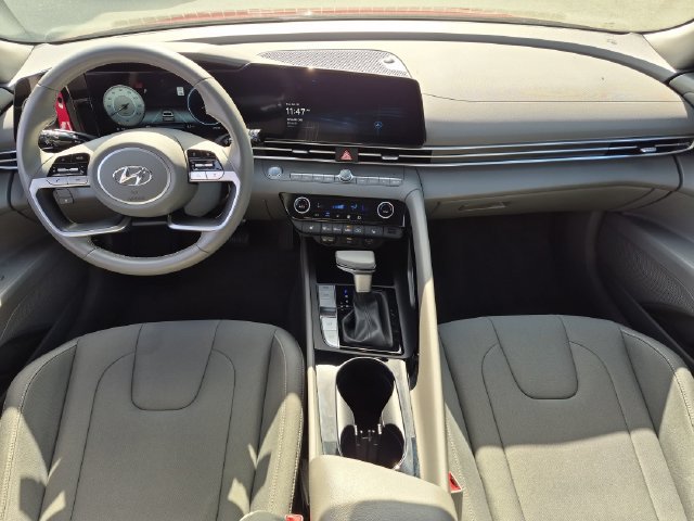 Used 2023 Hyundai Elantra SEL w/ Convenience Package FWD image 12