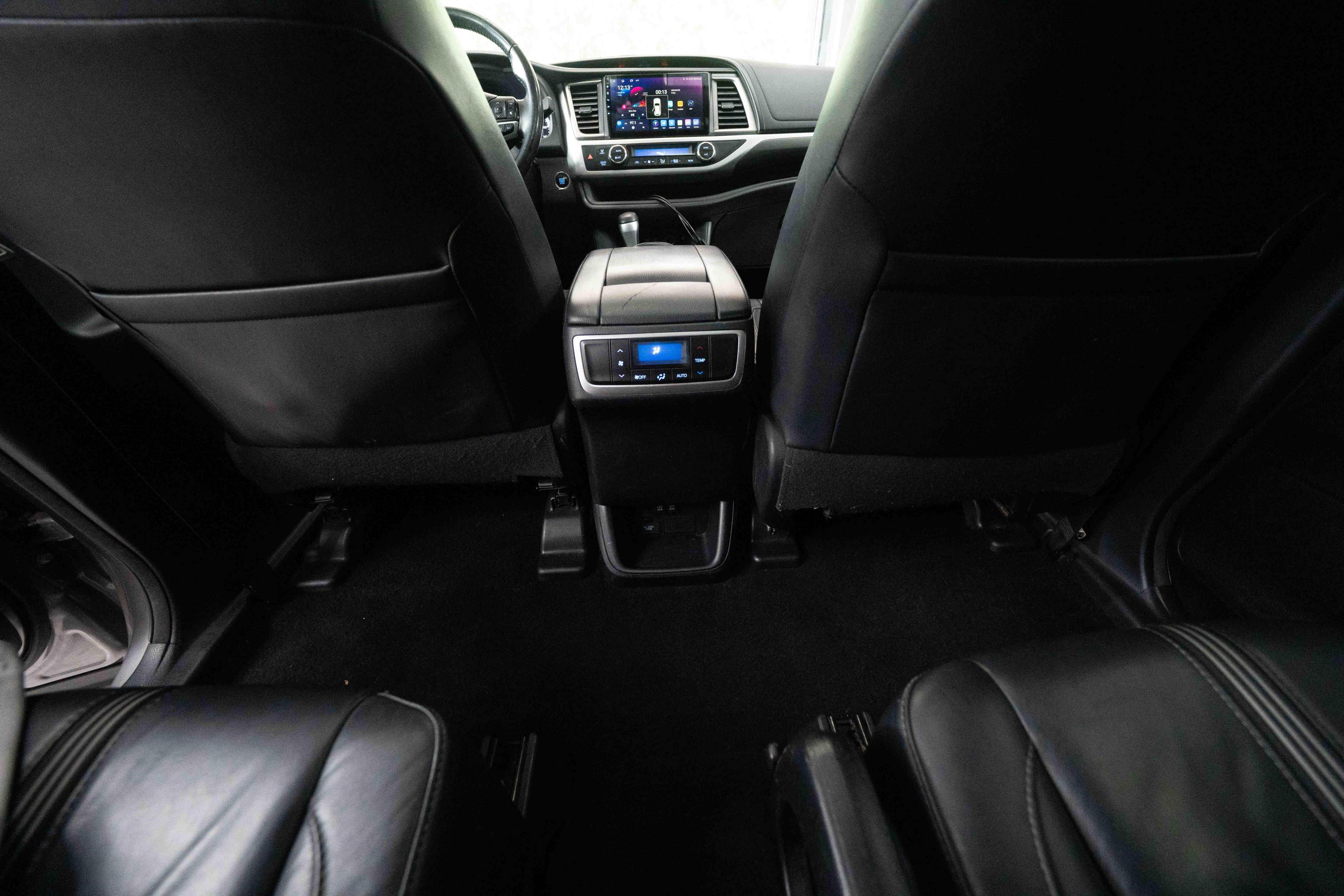 Used 2017 Toyota Highlander SE AWD/4WD image 22