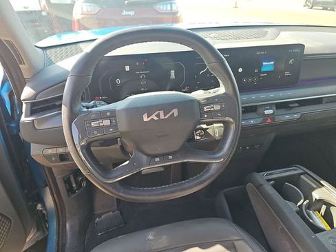Used 2024 Kia EV9 Land image 14
