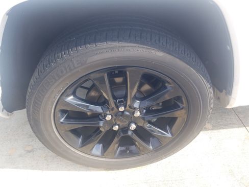 Used 2022 Jeep Grand Cherokee Laredo X RWD image 24