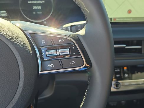 New 2026 Kia Seltos EX FWD image 30