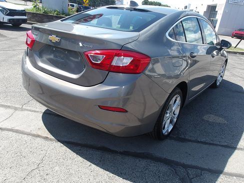 Used 2017 Chevrolet Cruze Premier w/ Enhanced Convenience Package FWD image 7