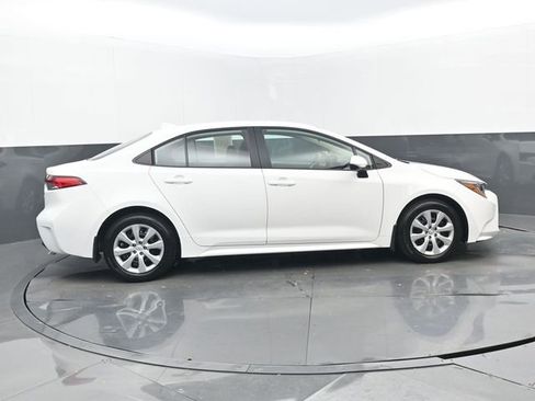 Used 2025 Toyota Corolla LE image 2