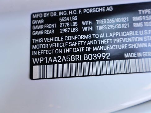 Used 2024 Porsche Macan w/ Premium Plus Package AWD/4WD image 38