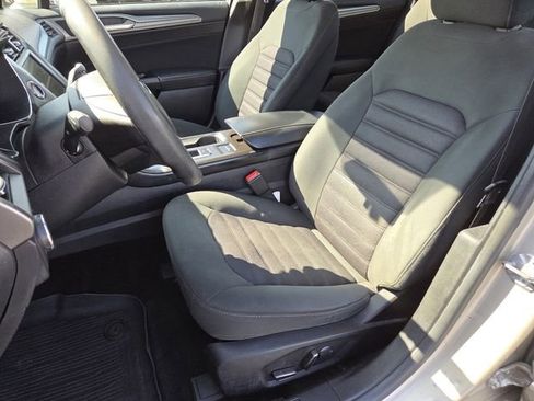 Used 2017 Ford Fusion SE w/ Fusion SE Technology Package FWD image 30