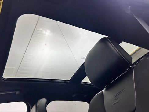 Used 2019 Ford Edge ST w/ Cold Weather Package AWD/4WD image 22