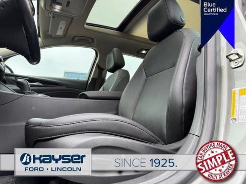 Used 2018 Buick Regal Essence w/ Driver Confidence Package #1 AWD/4WD image 3