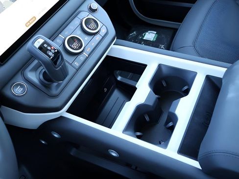 New 2025 Land Rover Defender 110 S AWD/4WD image 25