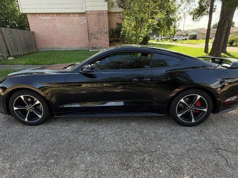 Used 2020 Ford Mustang Coupe RWD image 4