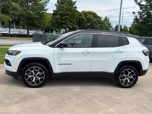 Used 2026 Jeep Compass Limited AWD/4WD image 11