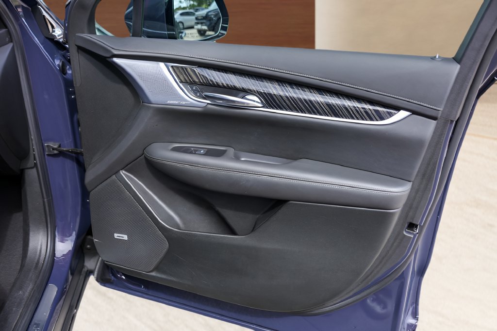Certified 2025 Cadillac XT6 Premium Luxury FWD image 33