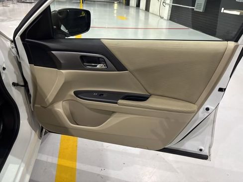 Used 2014 Honda Accord LX image 31