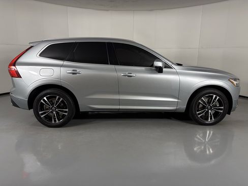 Used 2018 Volvo XC60 T6 Momentum w/ Vision Package image 9