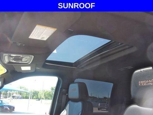 Used 2025 Chevrolet Silverado 2500 High Country w/ Technology Package AWD/4WD image 4