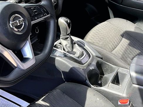 Used 2020 Nissan Rogue S FWD image 12