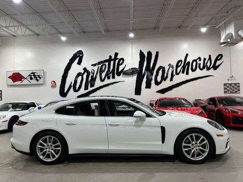 Used 2017 Porsche Panamera 4S w/ Sport Package image 29