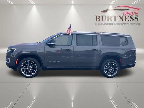 Used 2024 Jeep Wagoneer L Series III w/ Premium Group I AWD/4WD image 11