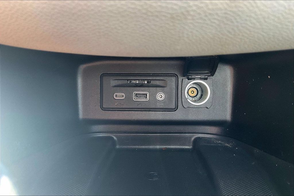 Used 2020 Chevrolet Equinox Premier FWD image 16