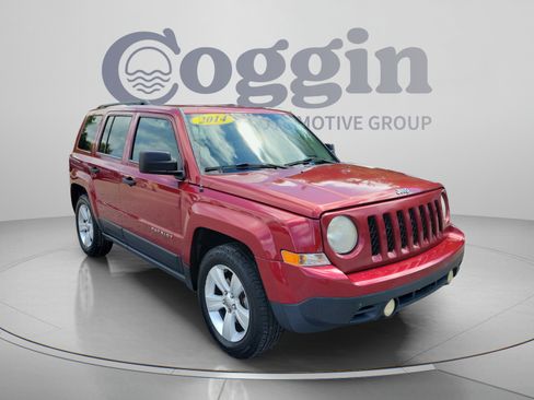 Used 2014 Jeep Patriot Sport w/ Tire & Wheel Group FWD image 4