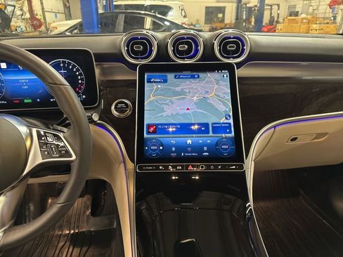 Used 2025 Mercedes-Benz GLC 350e GLC 350e image 17