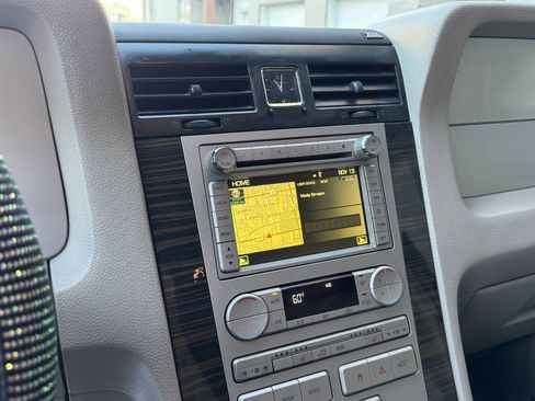 Used 2010 Lincoln Navigator 4WD image 20