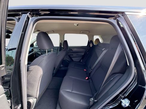 Used 2026 Nissan Rogue S FWD image 21