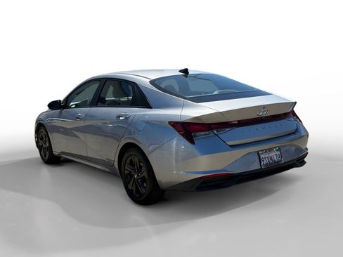 Certified 2021 Hyundai Elantra SEL FWD image 3