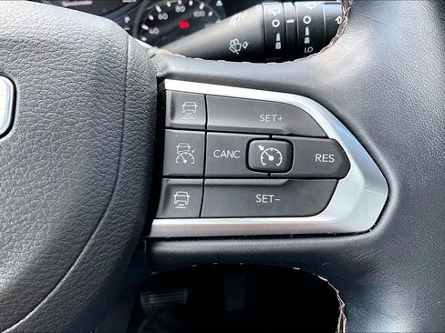Used 2022 Jeep Compass Limited AWD/4WD image 12