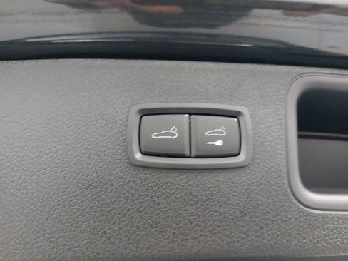 Certified 2025 Porsche Macan image 15