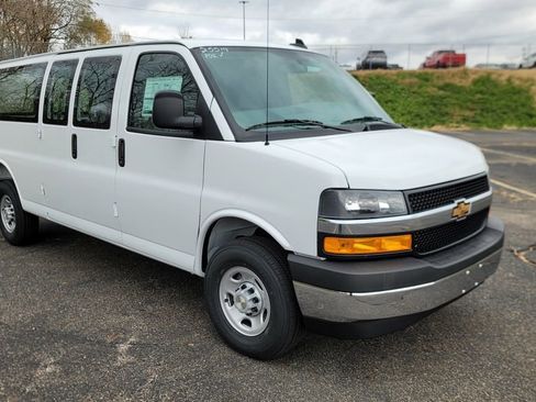 New 2025 Chevrolet Express 2500 Work Van w/ Driver Convenience Package image 17