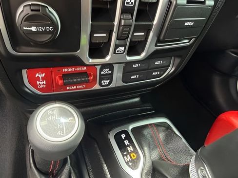 Used 2020 Jeep Gladiator Rubicon AWD/4WD image 23