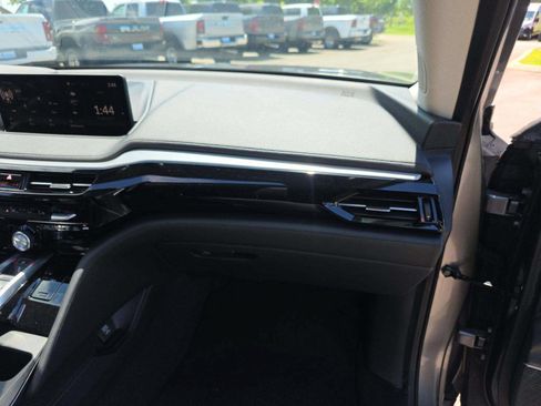 Used 2023 Acura MDX FWD image 23