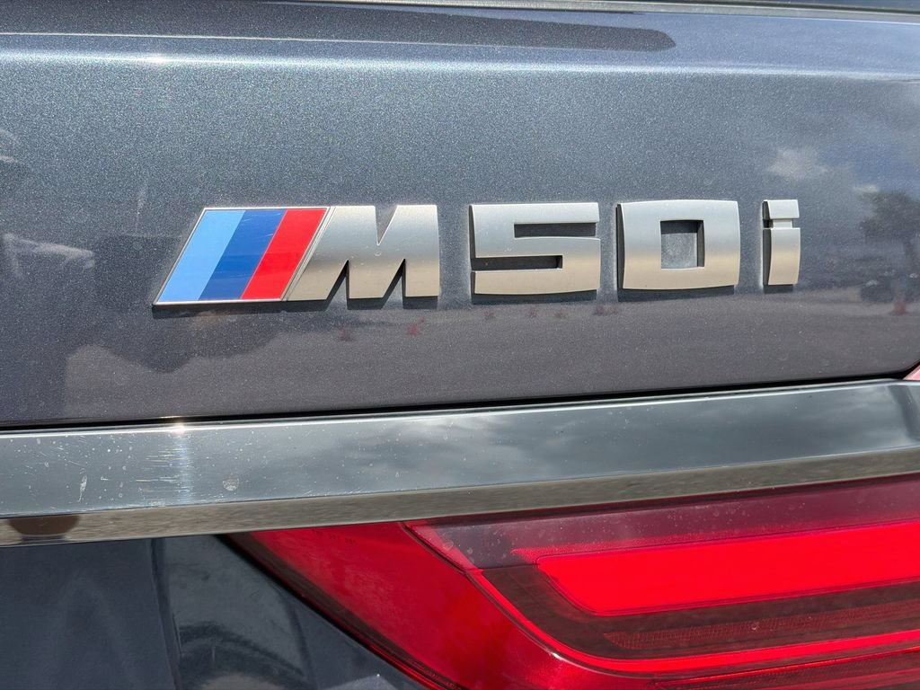 Used 2022 BMW X7 M50i w/ Dynamic Handling Package AWD/4WD image 11