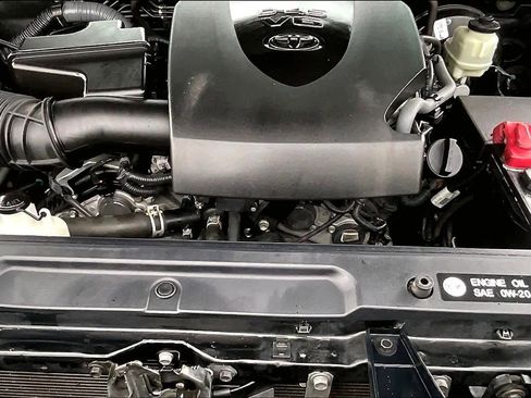 Used 2017 Toyota Tacoma TRD Sport w/ Tow Package image 32