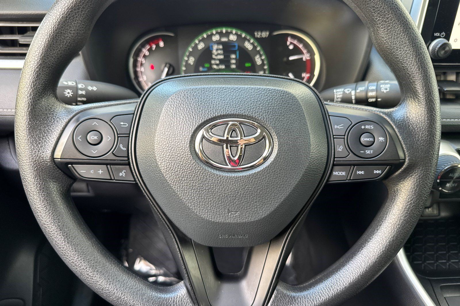 Used 2025 Toyota RAV4 XLE FWD image 11