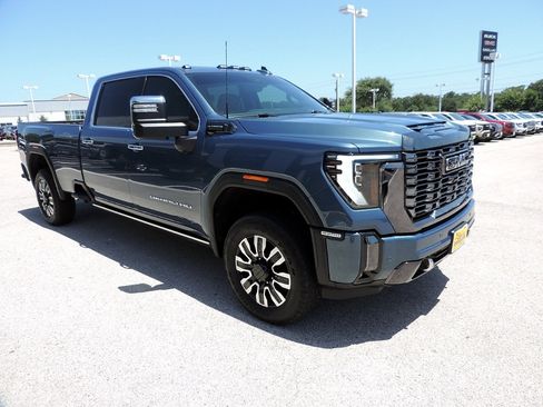 Certified 2024 GMC Sierra 3500 Denali Ultimate AWD/4WD image 3