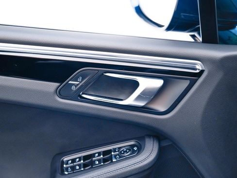Used 2022 Porsche Macan image 23