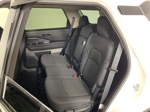 Used 2025 Nissan Pathfinder SV image 34