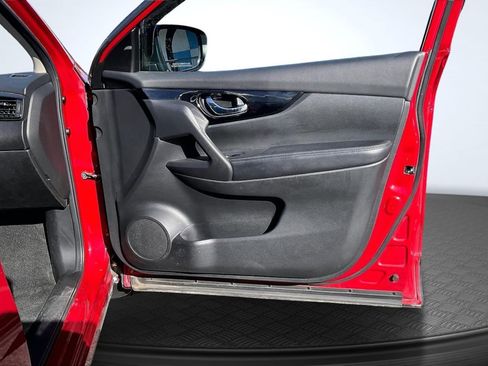 Used 2018 Nissan Rogue Sport SV w/ SV Technology Package image 24