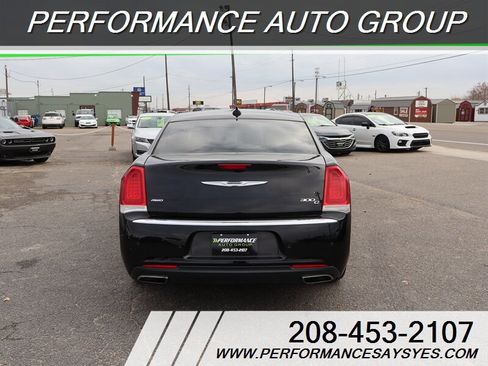Used 2015 Chrysler 300 C w/ Light Group image 7