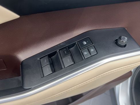 Used 2020 Toyota Highlander XLE image 13