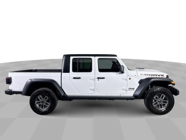 Used 2024 Jeep Gladiator Mojave w/ Convenience Group AWD/4WD image 9