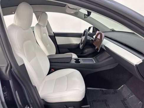 Used 2022 Tesla Model Y Performance image 15