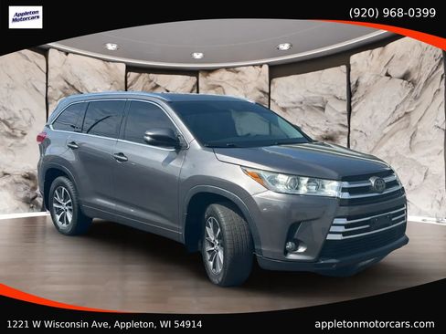 Used 2018 Toyota Highlander XLE AWD/4WD image 10