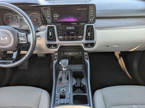 Used 2023 Kia Sorento EX w/ Panoramic Sunroof Package FWD image 7