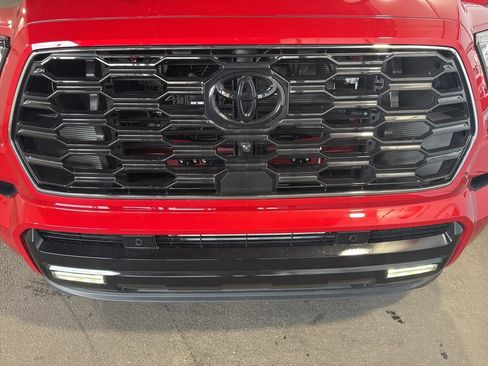 Used 2025 Toyota Sequoia Platinum image 13