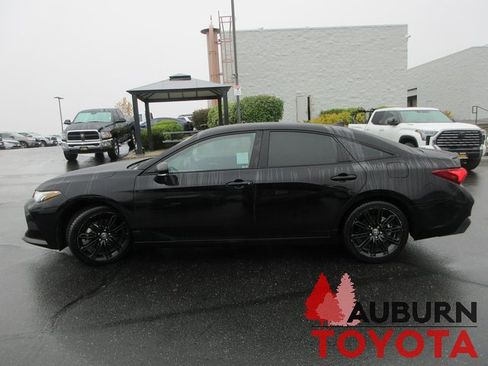 Used 2022 Toyota Avalon XSE image 7