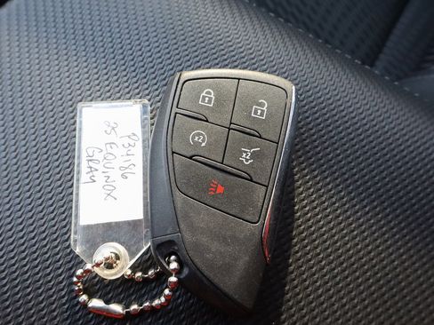 Used 2025 Chevrolet Equinox LT image 30